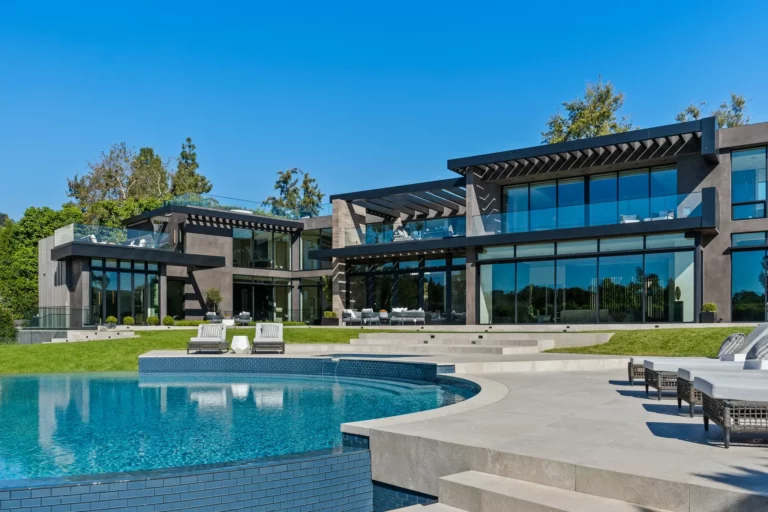 Luxury Villa Rentals for Large Groups
