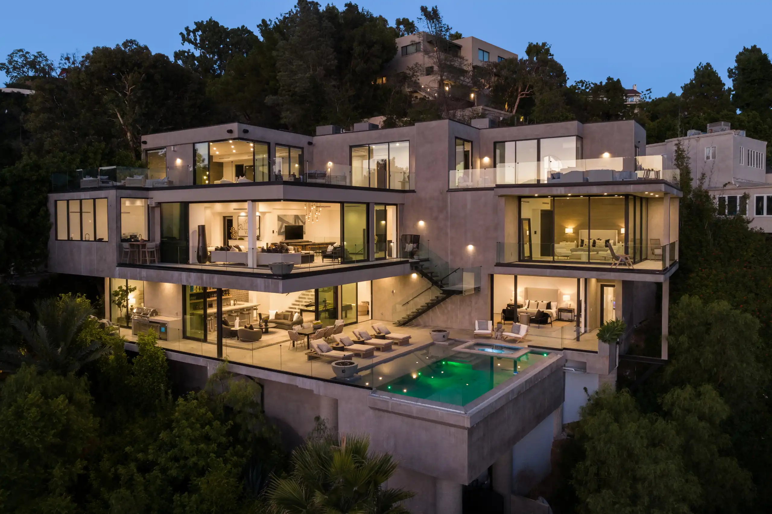 Lloydcrest Modern 33